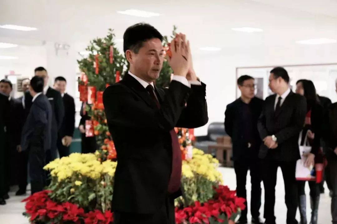 集团董事长梁桐灿